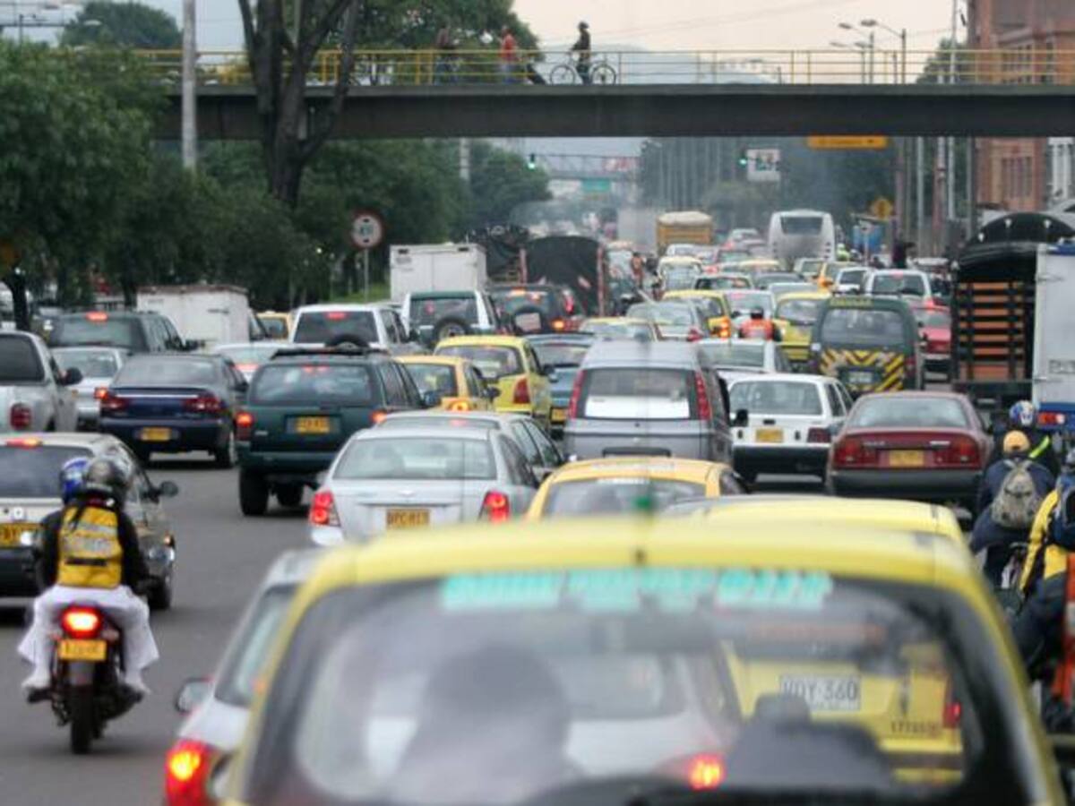 Caos de movilidad en Avenida Ciudad de Cali en Bogotá por accidente
