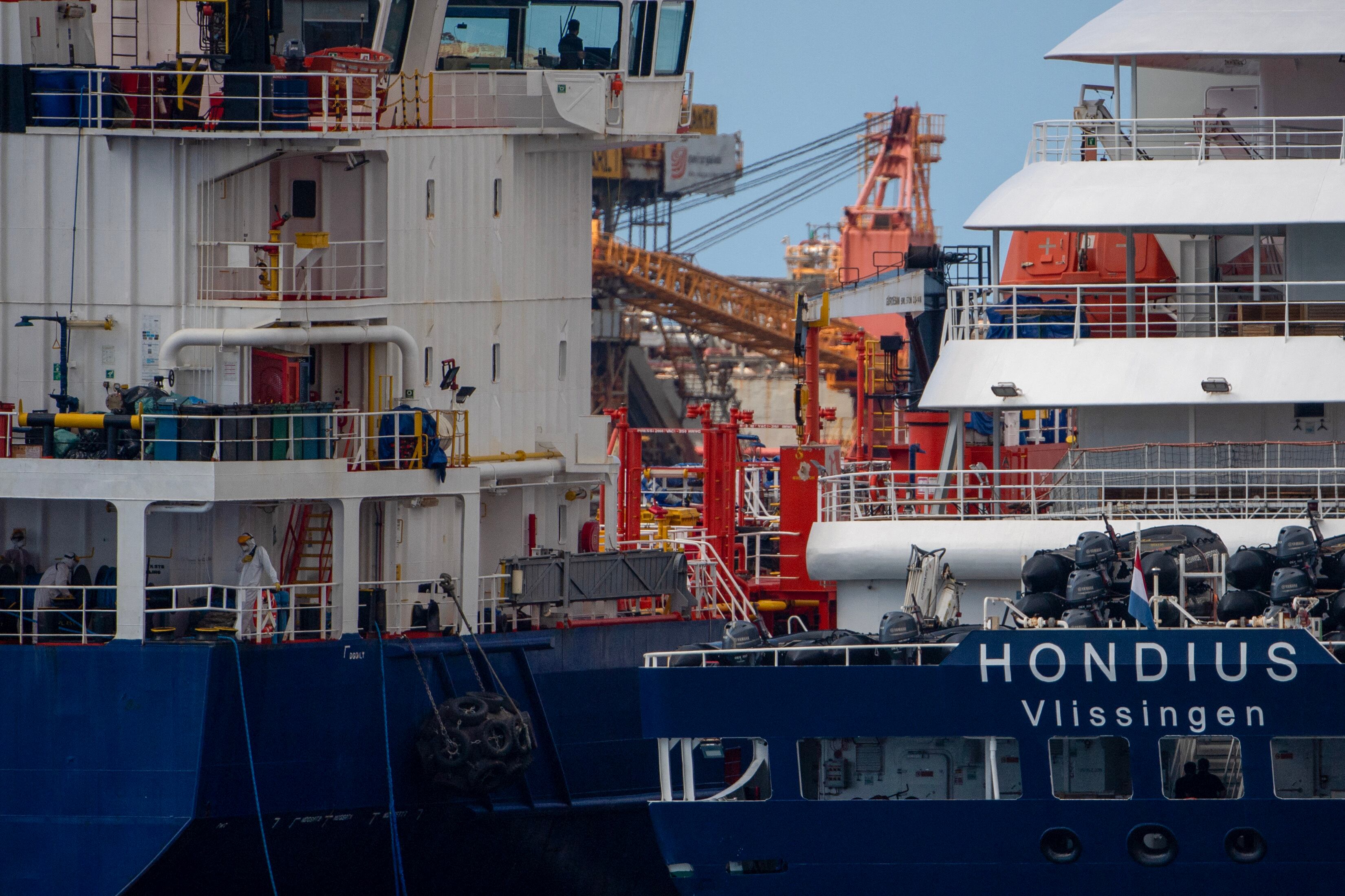 España evacúa en un solo vuelo a los 22 últimos pasajeros del crucero con brote de hantavirus