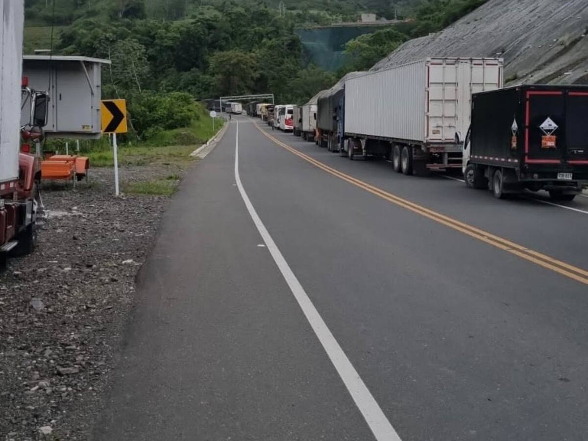 Comunidades indígenas bloquean vías desde Medellín a Urabá y Chocó, ¿por qué?