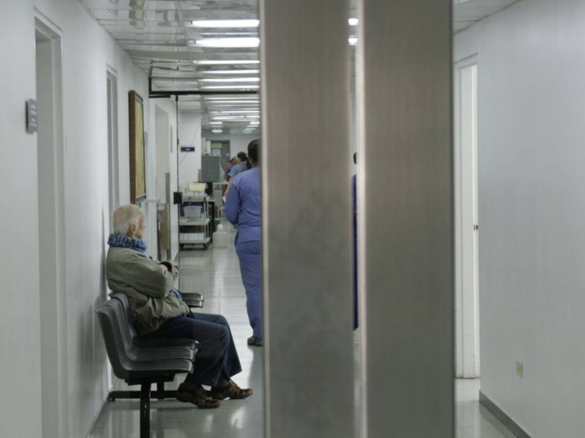 Gobierno estudia cierre de algunas EPS