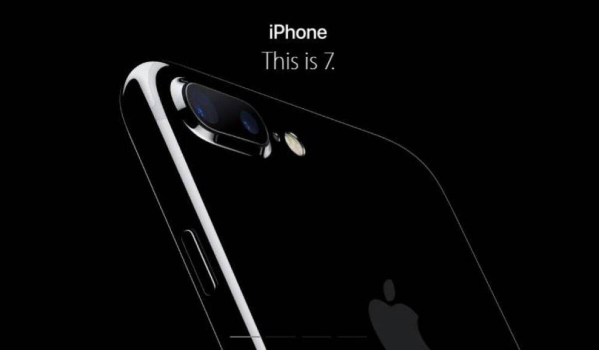 Hace poco la Tejeiro se hizo un doloroso y sensual piercing en la mitad de sus pechos.