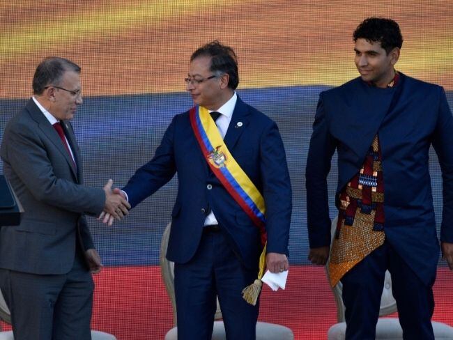 Roy Barreras y David Racero en la ceremonia de posesión de Gustavo Petro