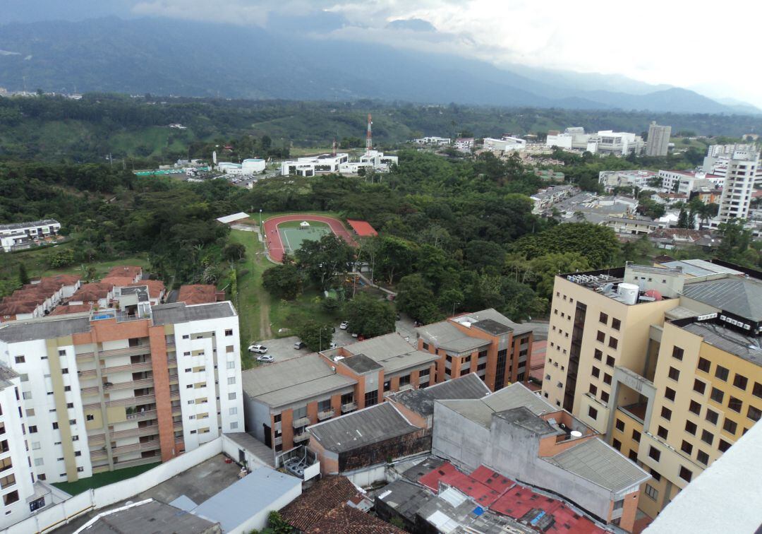 Facebook Caracol radio Armenia 1150am Tw @caracolRArmenia línea WhatsApp 3155681277