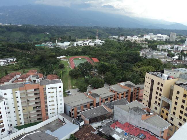 Facebook Caracol radio Armenia 1150am Tw @caracolRArmenia línea WhatsApp 3155681277