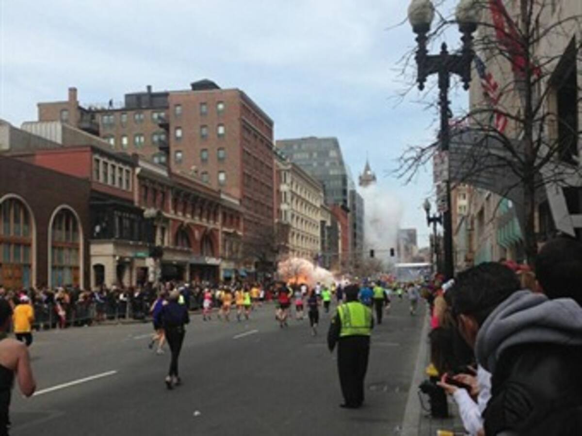 En video quedó registrado el momento de la explosión durante la Maratón de Boston