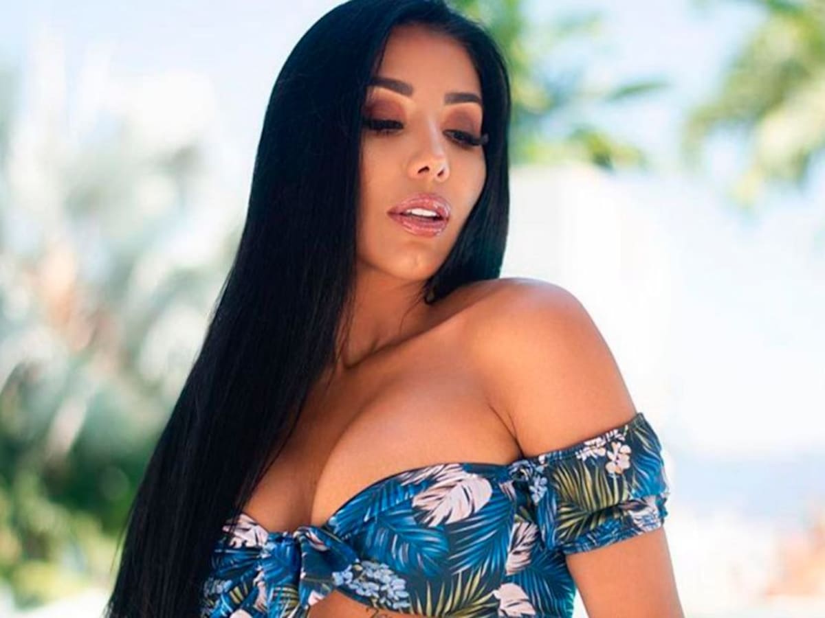 Con foto desnuda en una tina, Marcela Reyes envió mensaje de paz a Colombia