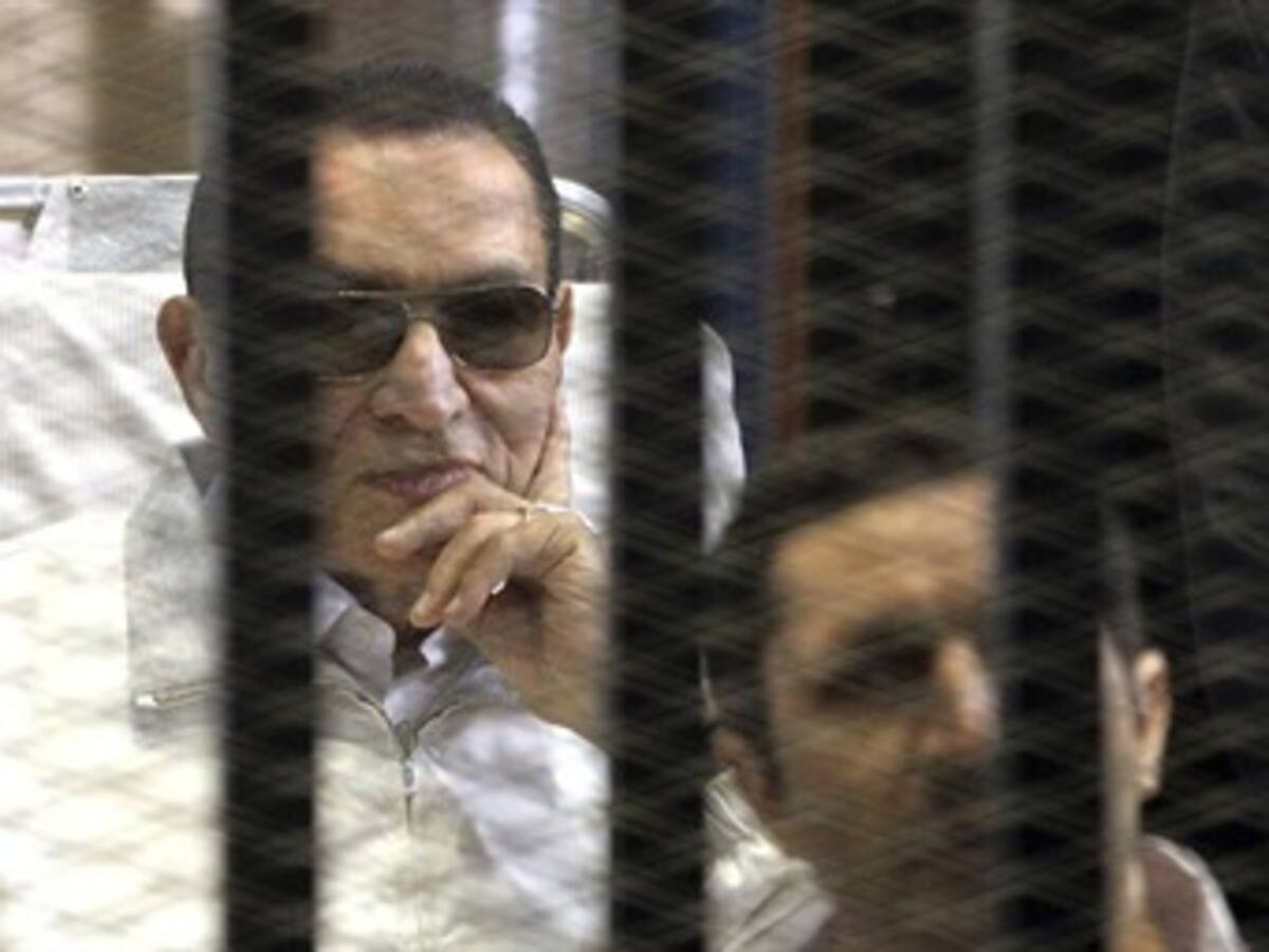 Mubarak sale de prisión en libertad provisional