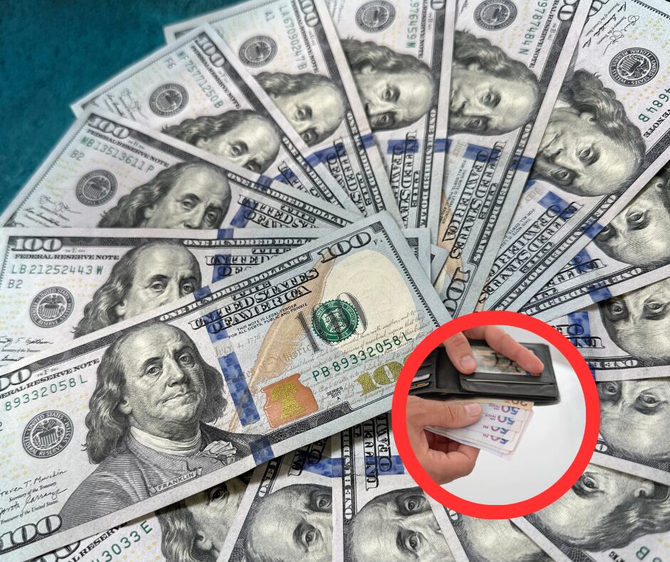 Dólares y billetera con pesos colombianos (Getty Images)