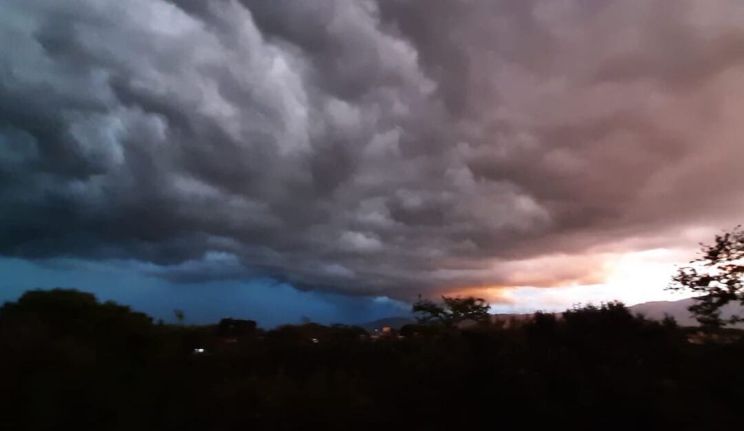 VIDEO: Fuerte tormenta en el área metropolitana.