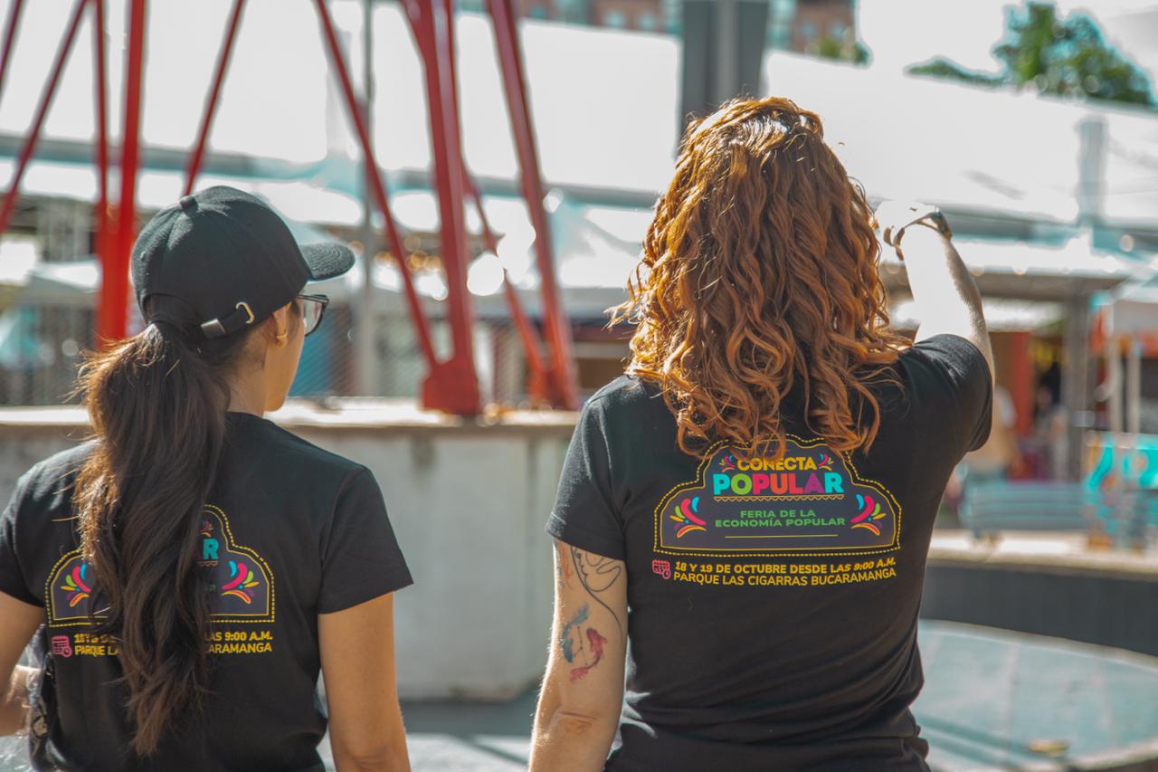 Más de 300 emprendedores participan en la feria de la economía popular en el parque de Las Cigarras. Foto: MinComercio.