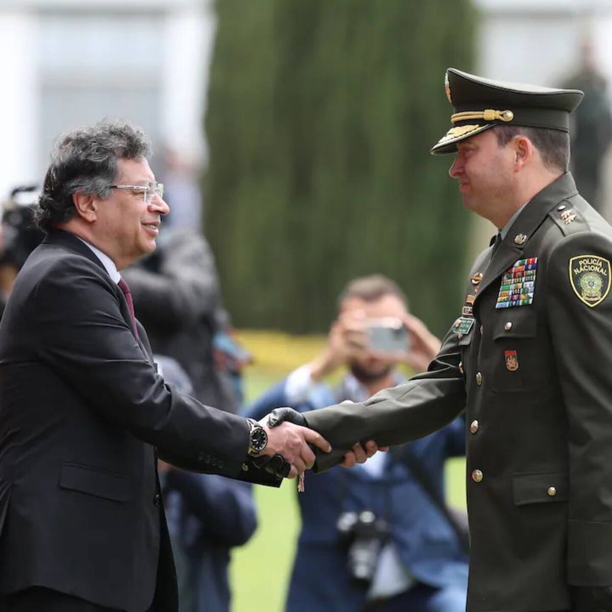 Petro pidió a la Policía avanzar en programa digital de seguridad ciudadana a través de celulares