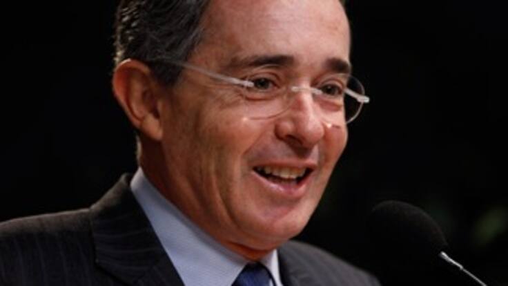 Uribe propone peajes para vehículos privados en Bogotá