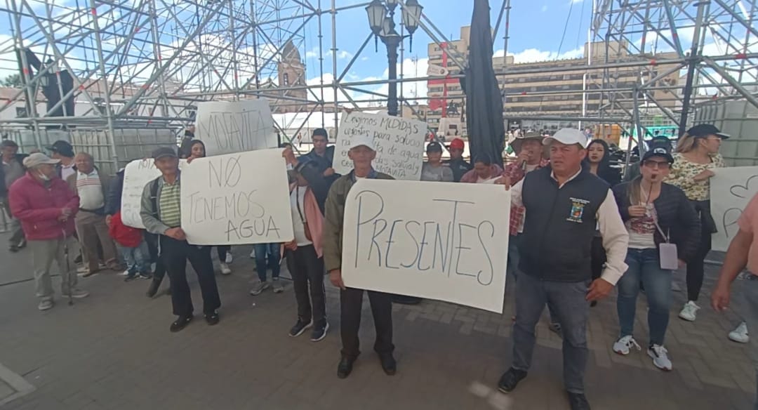 Comunidades de Motavita realiza plantón frente a la Gobernación de Boyacá / Caracol Radio