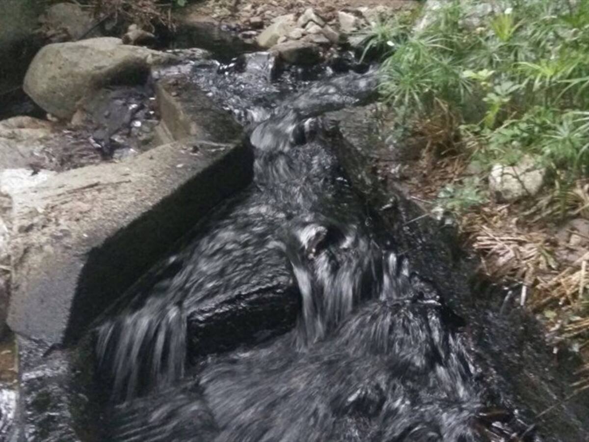Pescadores en Barrancabermeja denuncian que Ecopetrol no ha quitado residuos de crudo