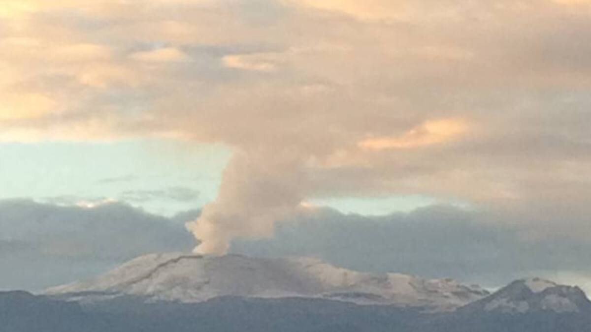 A mantener la calma con la actividad del volcán Nevado del Ruiz