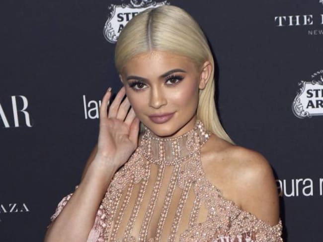 Kylie Jenner debuta dos colores de cabello en un solo día