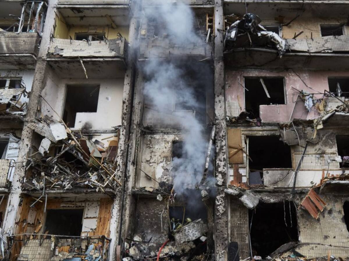 El Ejército de Ucrania combate contra tanques rusos que avanzan hacia Kiev