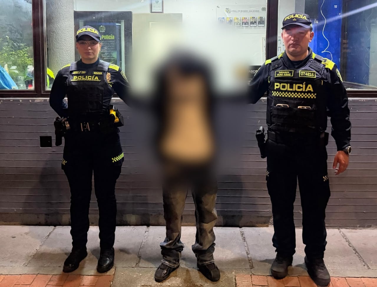 Menor de 15 años aprehendido en medio de un robo de vehículo en Bogotá. Foto: Policía Metropolitana.