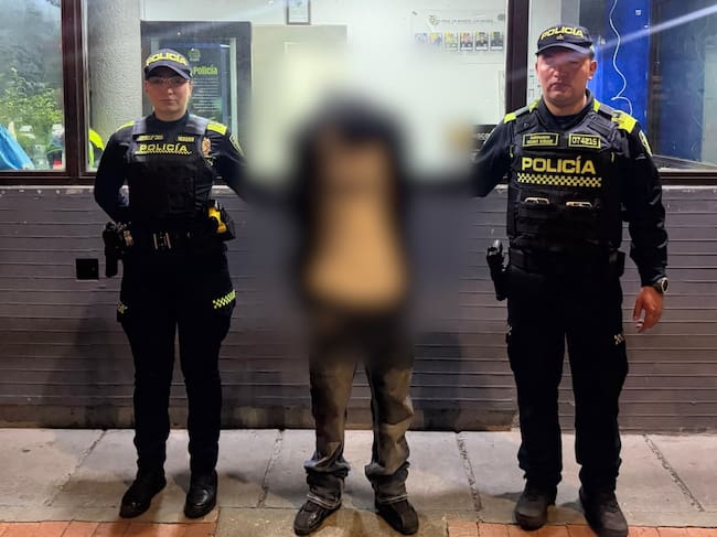 Menor de 15 años aprehendido en medio de un robo de vehículo en Bogotá. Foto: Policía Metropolitana.