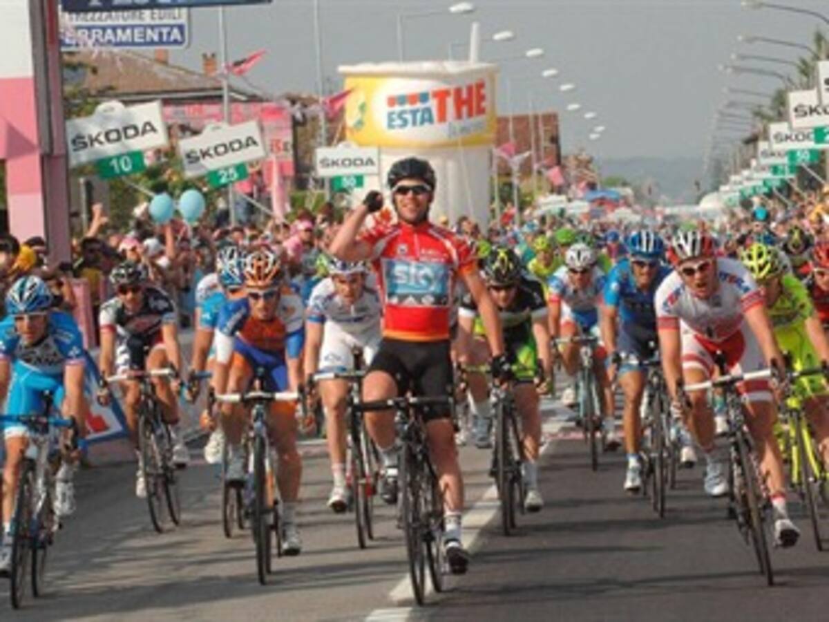 Mark Cavendish, campeón del mundo, ganó la etapa 13 del Giro de Italia