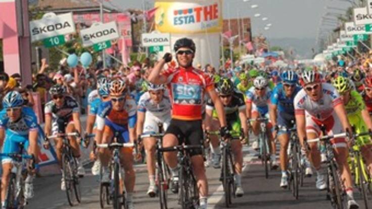 Mark Cavendish, campeón del mundo, ganó la etapa 13 del Giro de Italia
