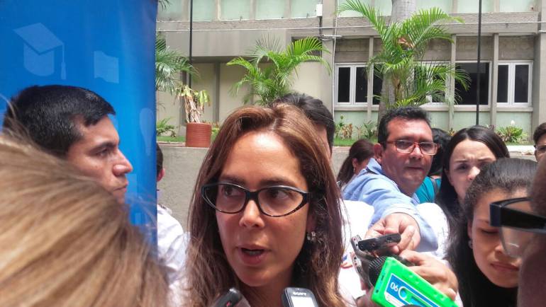 Ministra de educación Gina Parodi en visita a Barranquilla.