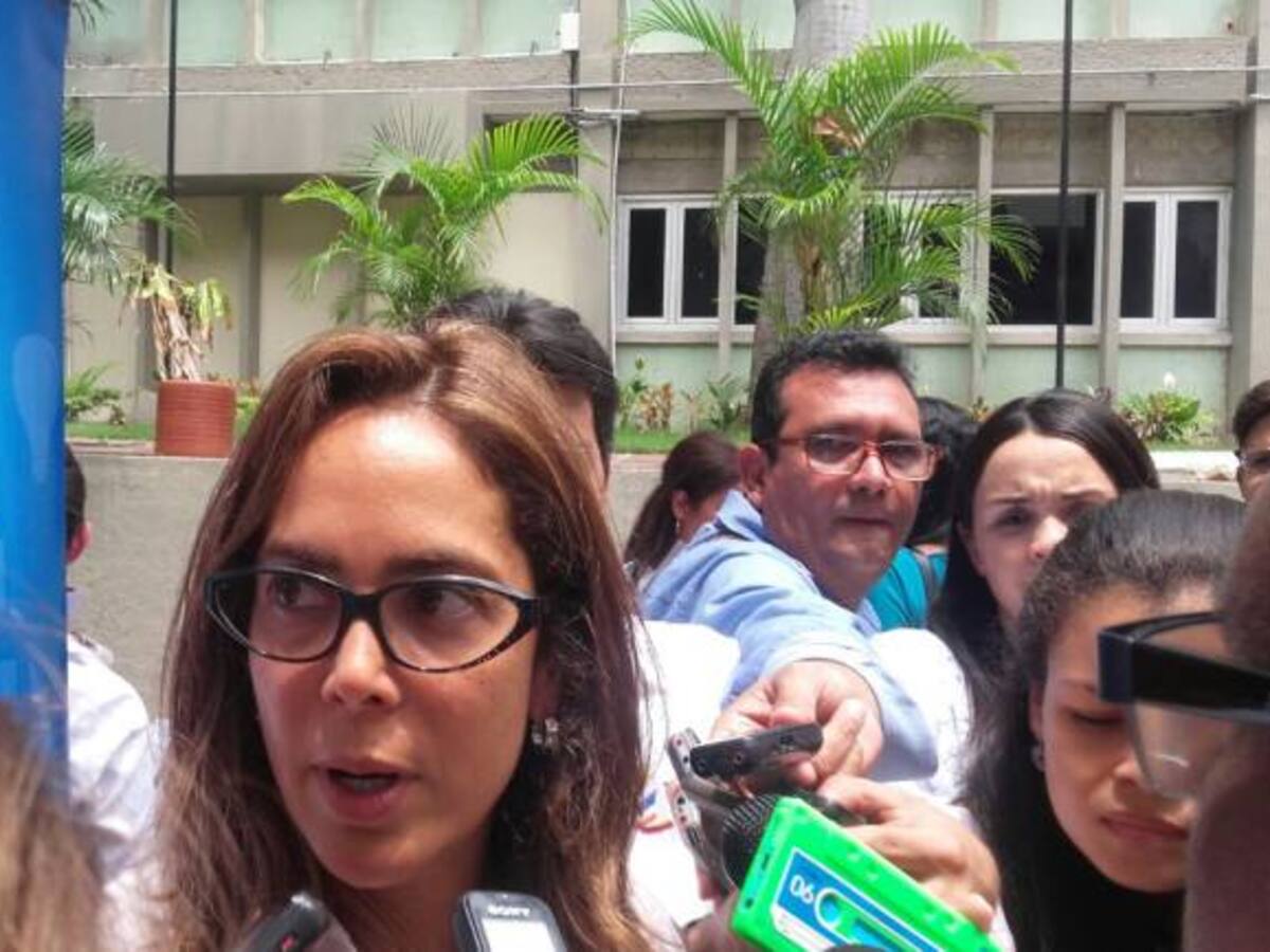 Procurador debe investigar también a los corruptos: Mineducación