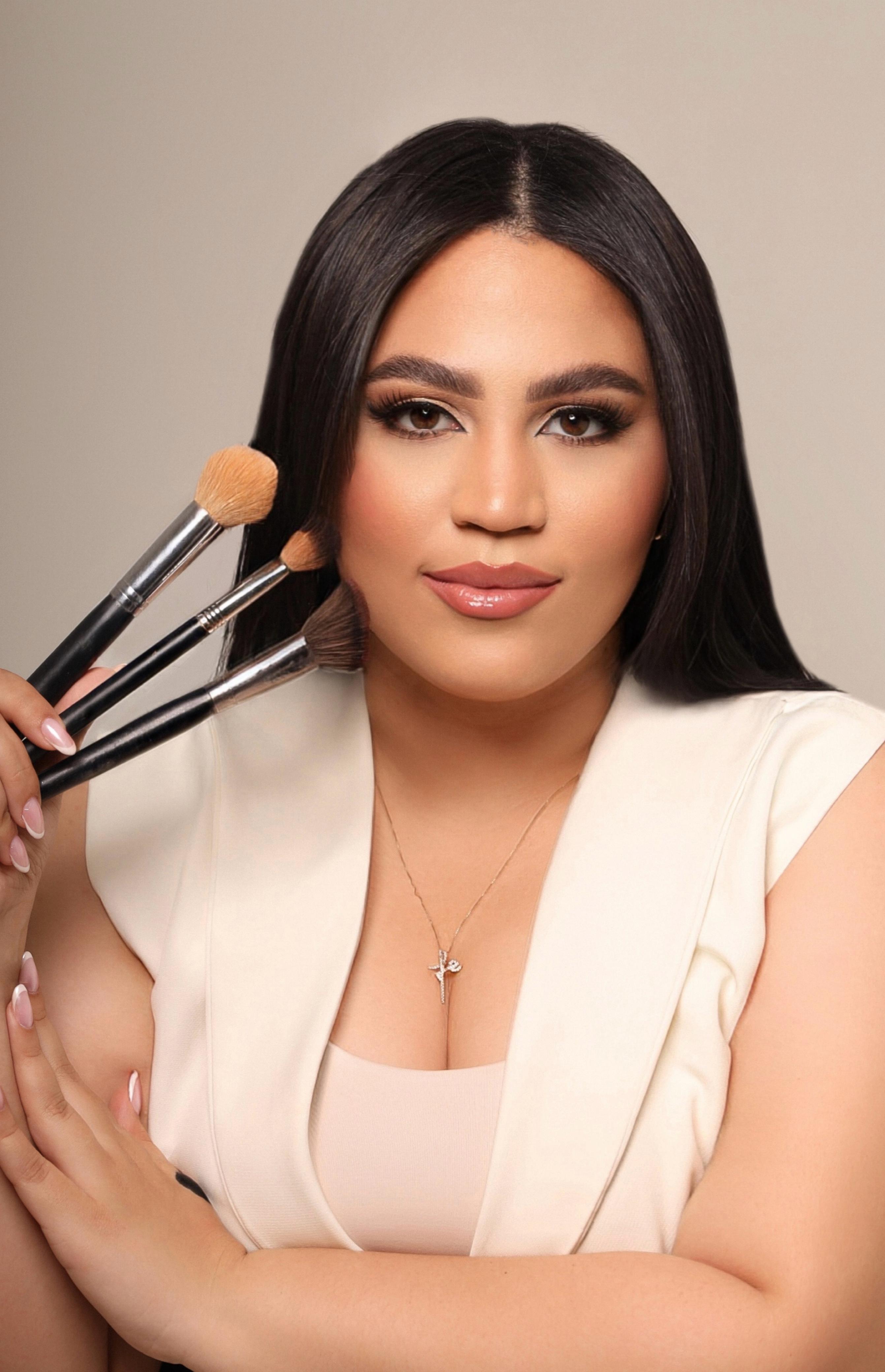 ‘Radiant Make Up Class’ regresa: Aprende auto-maquillaje con la experta Daniela Cruz