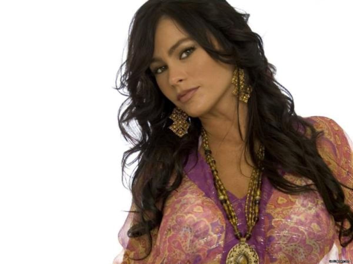 En un principio, a la colombiana le era díficil conseguir papales pues como latina, no era bien recibida dentro del prototipo principalmente por ser rubia natural, a partir de ese momento Sofía Vergara se cambio el color del cabello.
