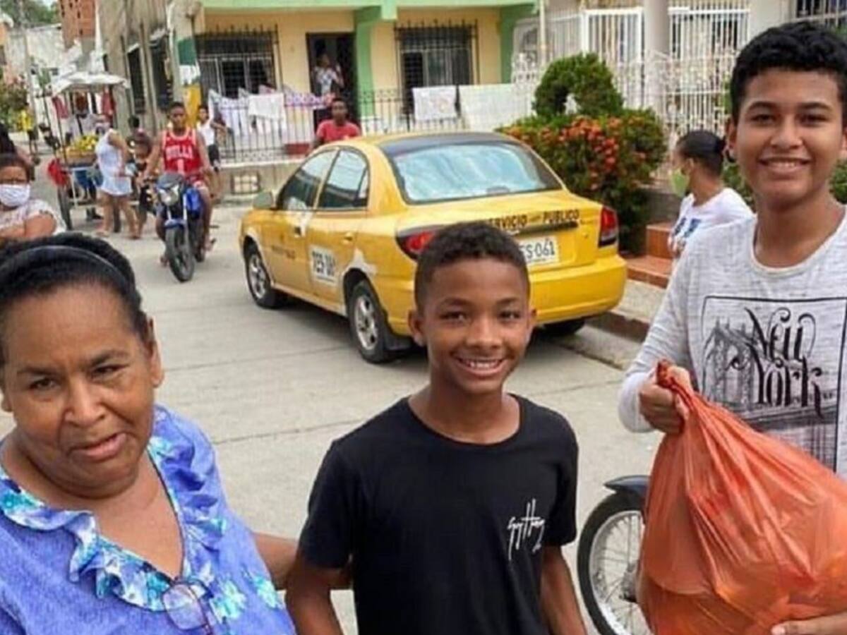 Roger Martínez entregó mercados en el barrio La Campiña de Cartagena