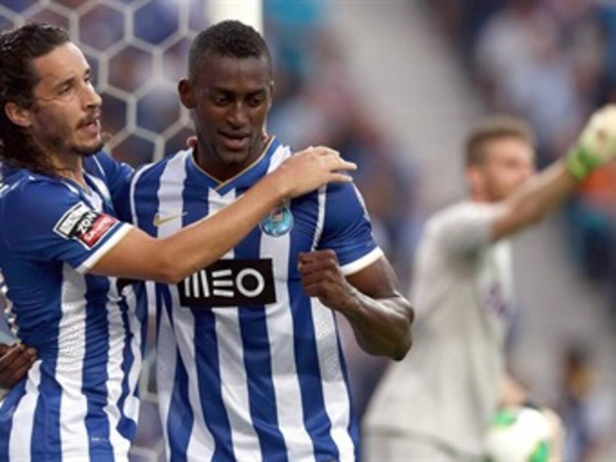 Jackson Martínez dejó como líder provisional al Oporto