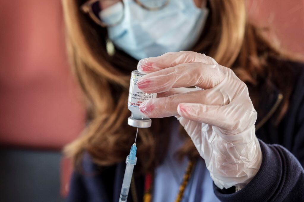 Vacuna Moderna (Photo by Manuel Dorati/NurPhoto via Getty Images)