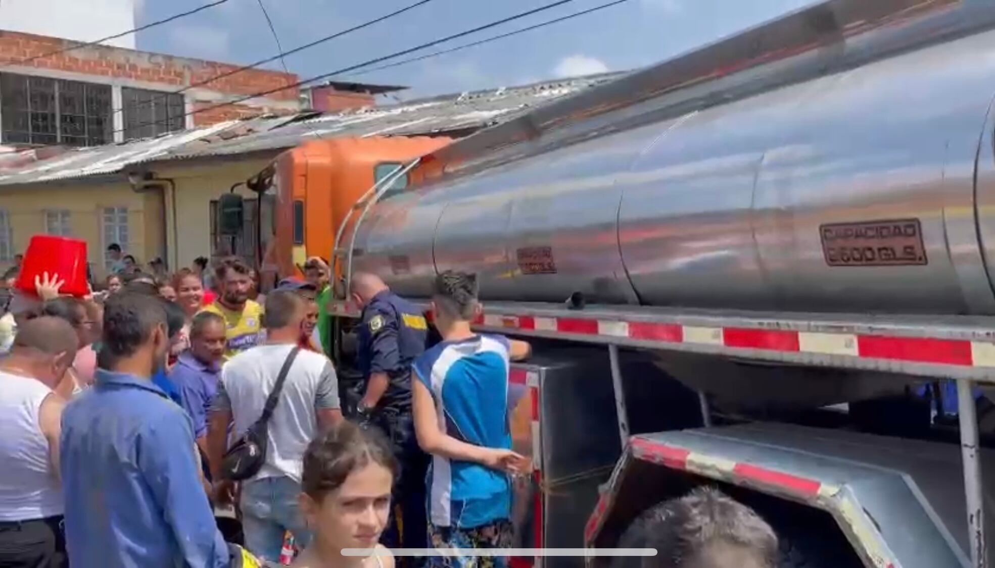 Largas filas en Villamaría para lograr conseguir agua potable
