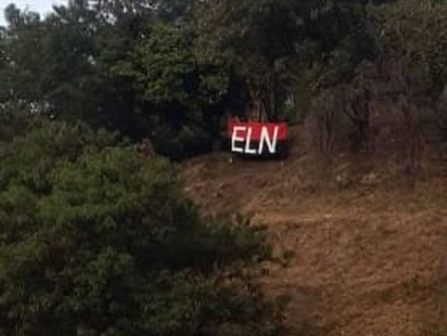Hallan bandera del ELN en el Cerro Nutibara de Medellín