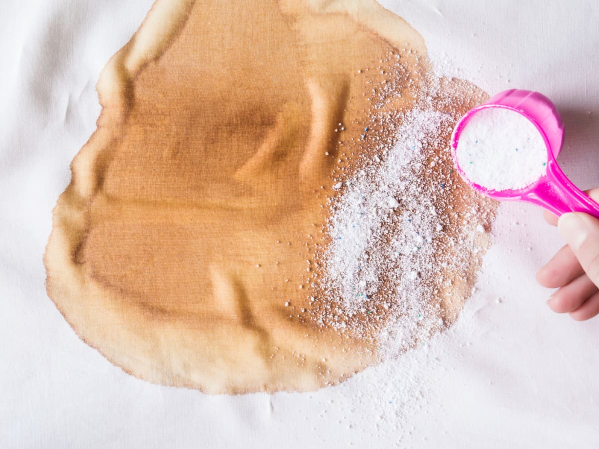 Este es el truco más efectivo para eliminar el óxido de la ropa