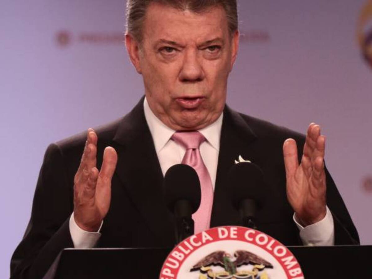 Santos ratificó que continuará con ofensiva contra las bandas criminales