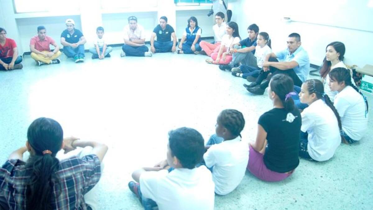 Tras realizar rondas y juegos para activar su energía, los jóvenes se dividieron en grupos, se presentaron ante los demás y dieron a conocer sus “poderes”.