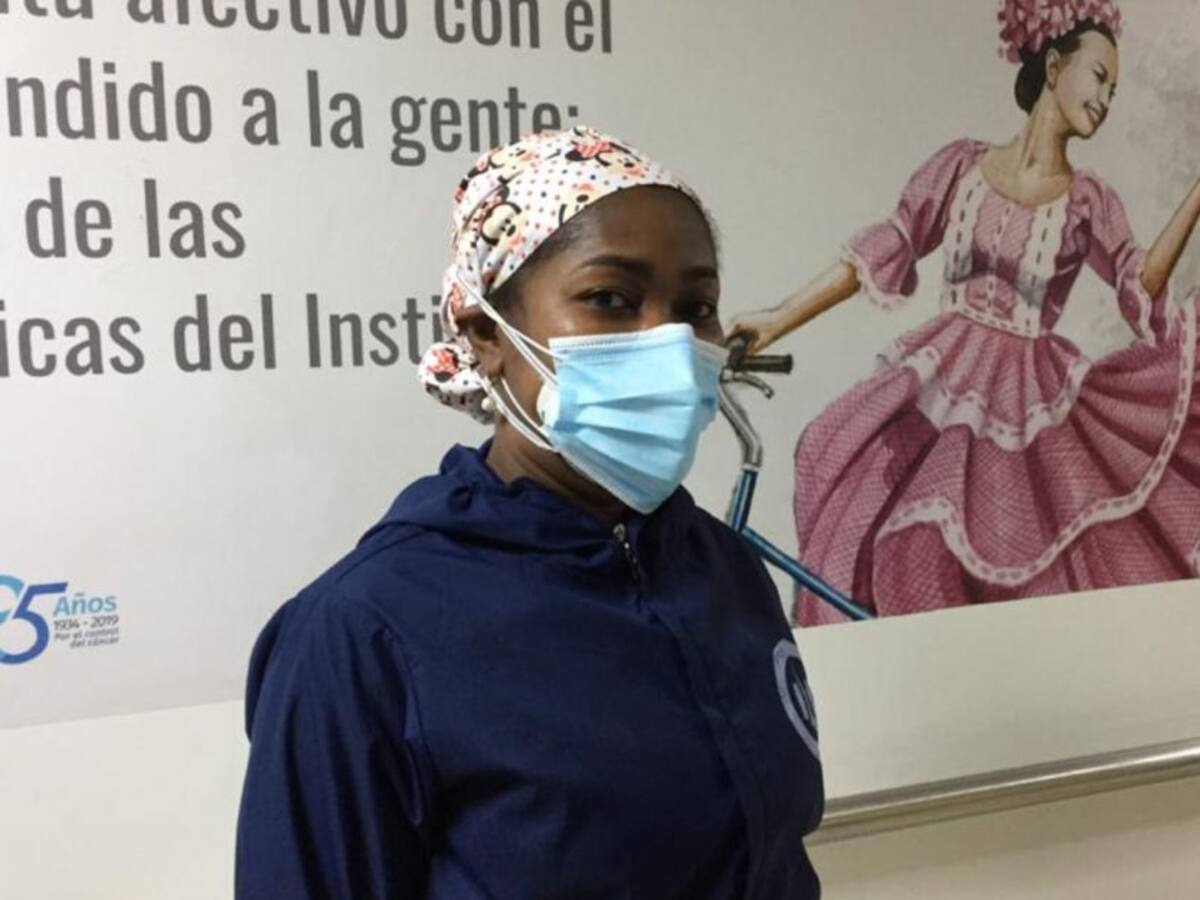 Rocío Pérez, enfermera del INC, entre las primeras vacunadas en Bogotá