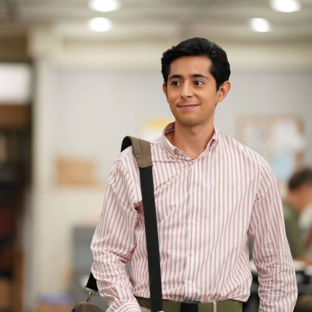 Pablo Castelblanco, el colombiano que brilla en la serie de ABC ‘Alaska Daily’