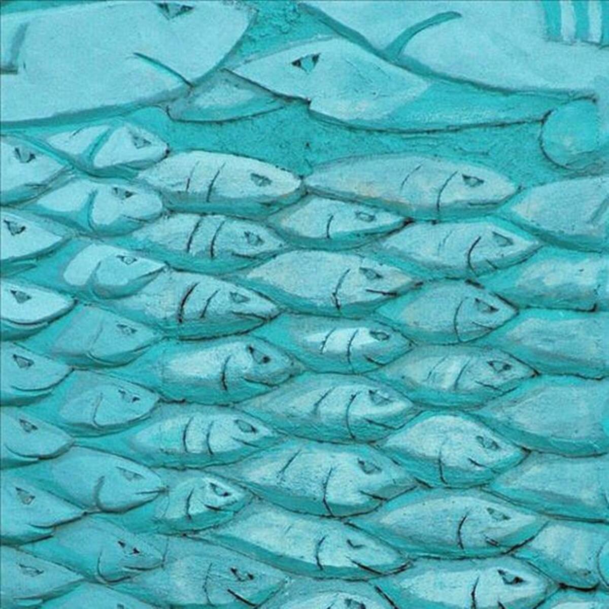 Fragmento de la pared de una pescadería en Newlyn Harbour, Cornualles (suroeste de Inglaterra). Comenta Susie Dove que pensó primero que los pescados se veían simpáticos, amistosos y apetitosos, pero en realidad, algunos se ven bastante amenazantes