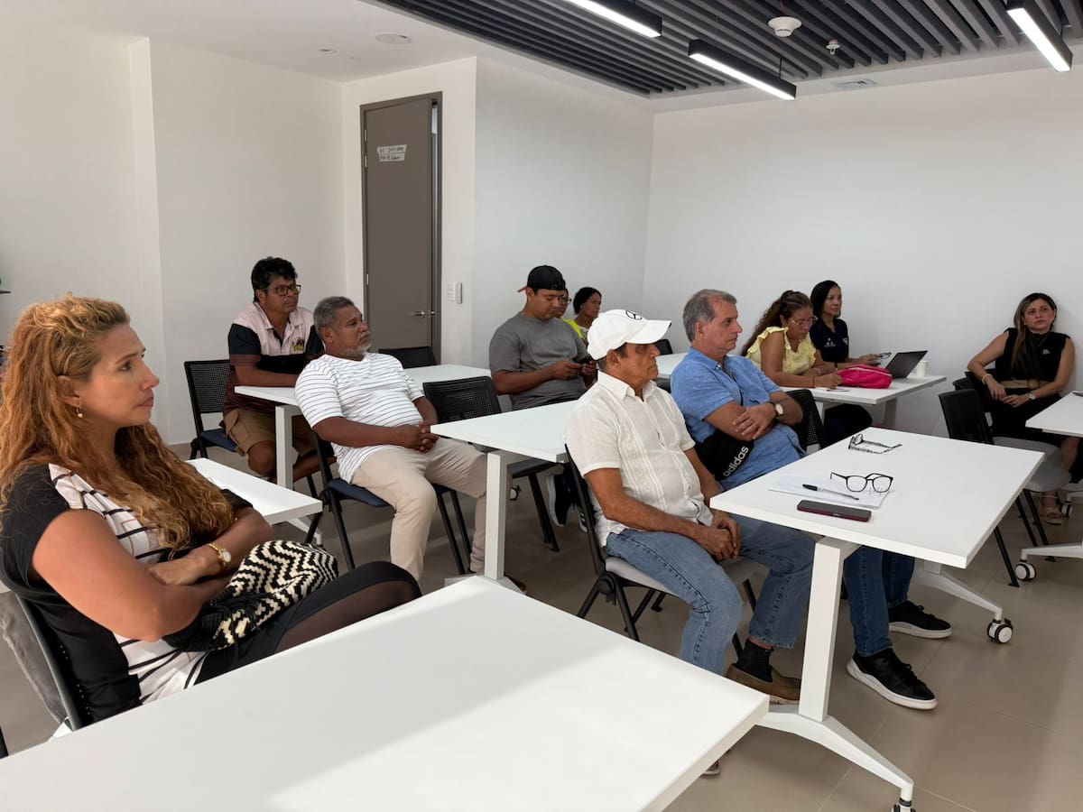 DATT y Cámara de Comercio fortalecen formalización empresarial de Cocheros en Cartagena