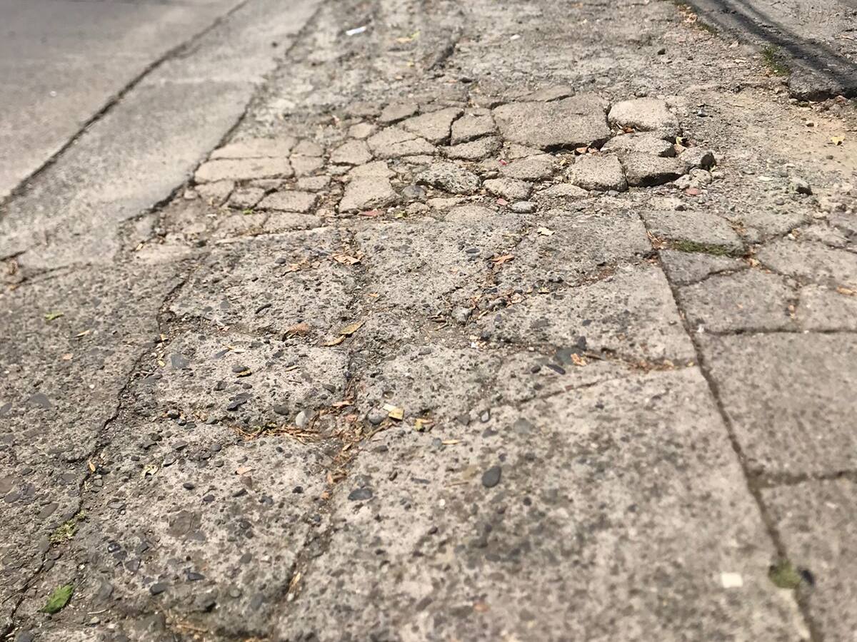 Habitantes de Invico en Pereira denuncian mal estado de los andenes