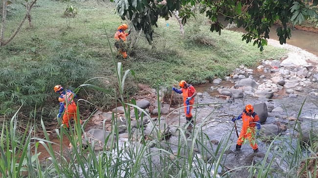 Organismos de socorro adelantan operación rastrillo en zonas aledañas al río Meléndez.