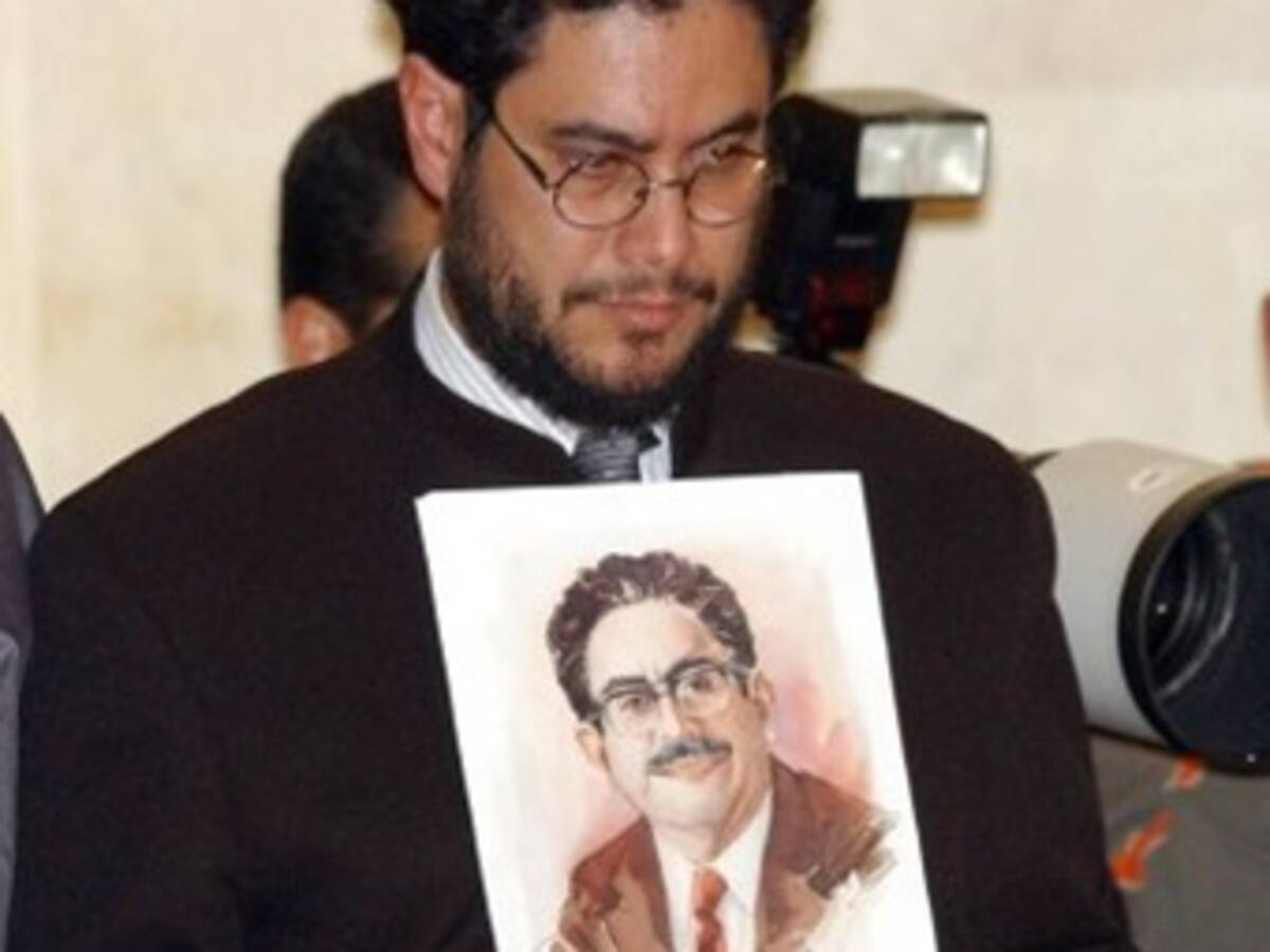 Iván Cepeda aceptó perdón del Estado por el asesinato de su padre