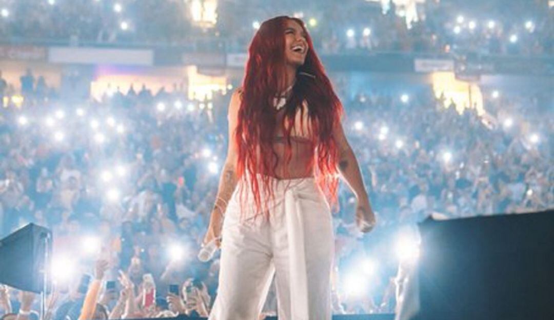 Al ritmo de 'Provenza', Karol G apareció en concierto con su nuevo look