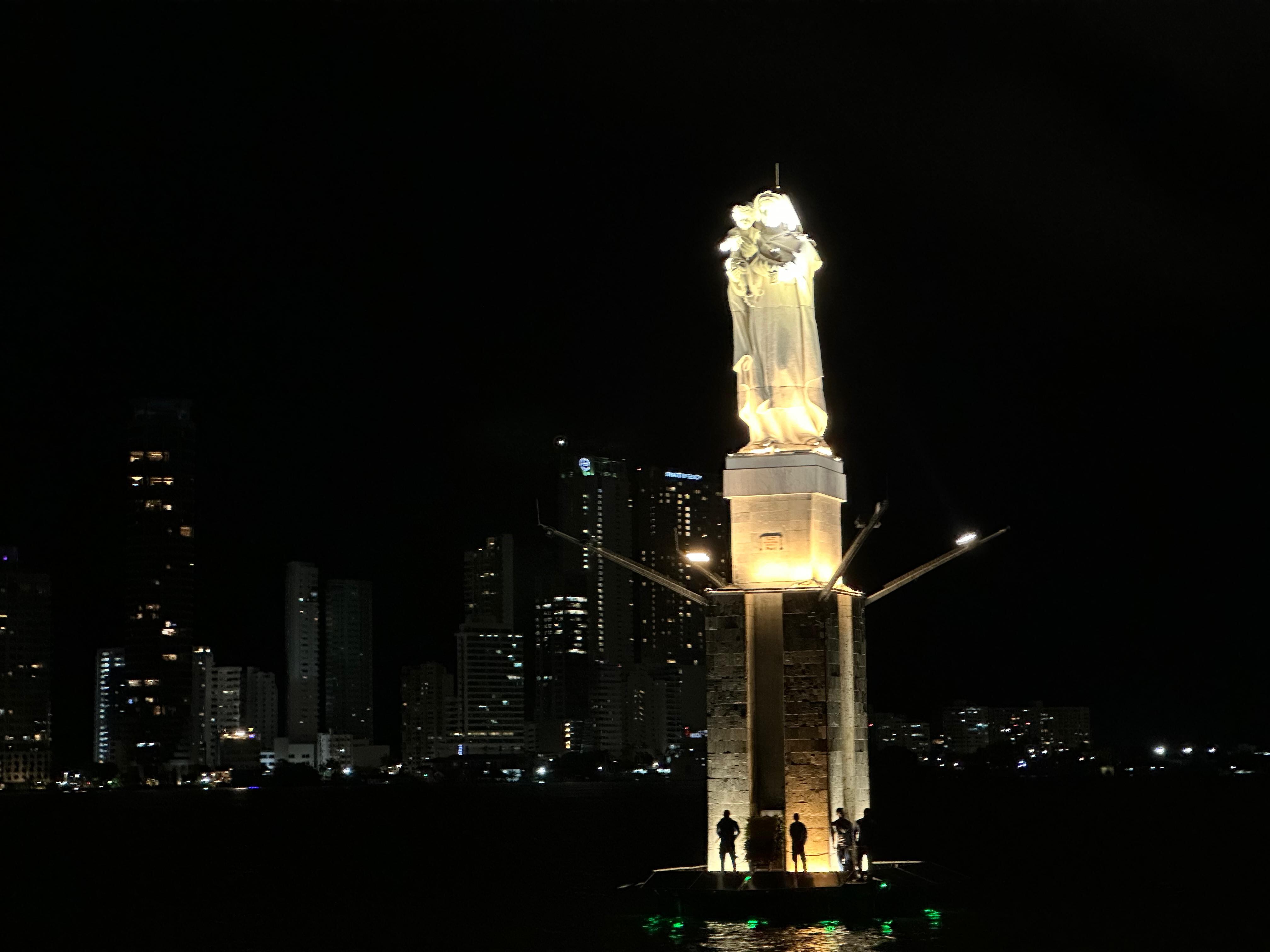 Nuevas luminarias de la Virgen de la bahía