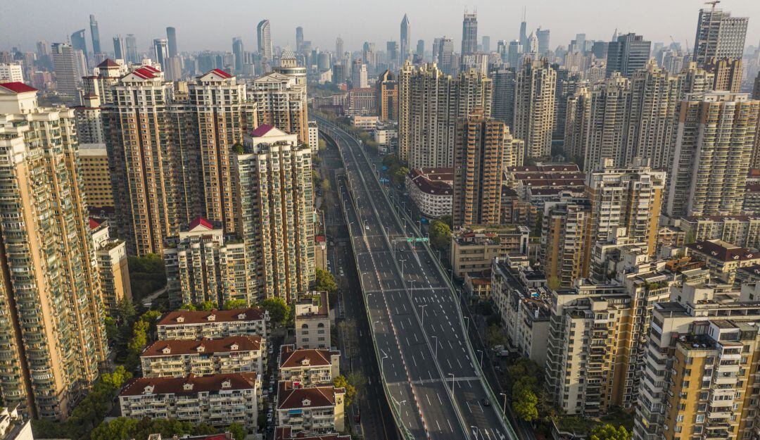 Shanghái flexibiliza restricciones del confinamiento por COVID-19