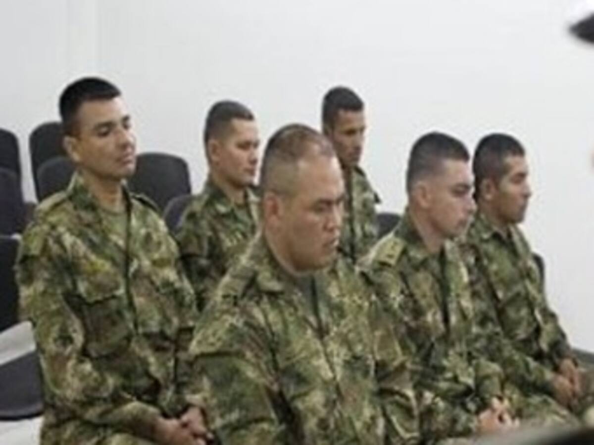 Por vencimiento de términos libres 17 militares involucrados en falsos positivos