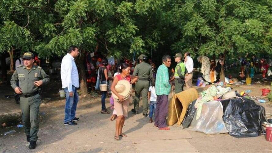 Integrantes de la comunidad Yukpa llegaron a la zona de frontera debido a las difíciles condiciones que enfrentan en el vecino país. Foto: Alcaldía de Cúcuta