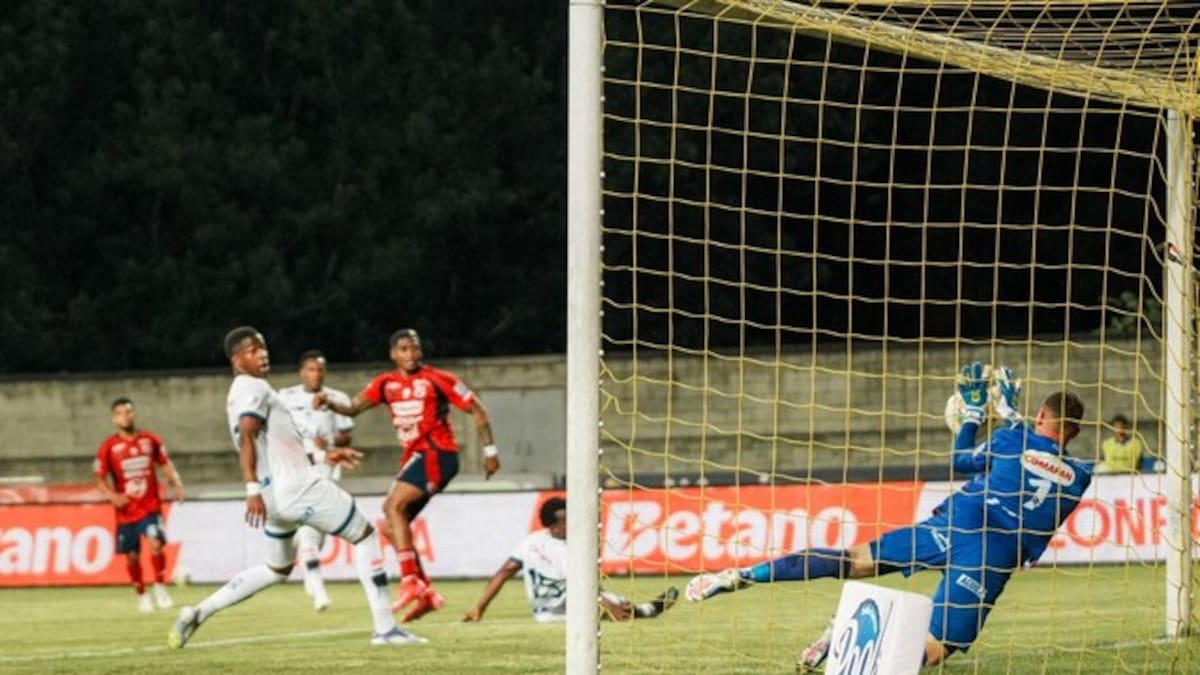 Portero de Fortaleza sobre el polémico gol del Medellín en la victoria 1-0: “Para mí no entró nunca”